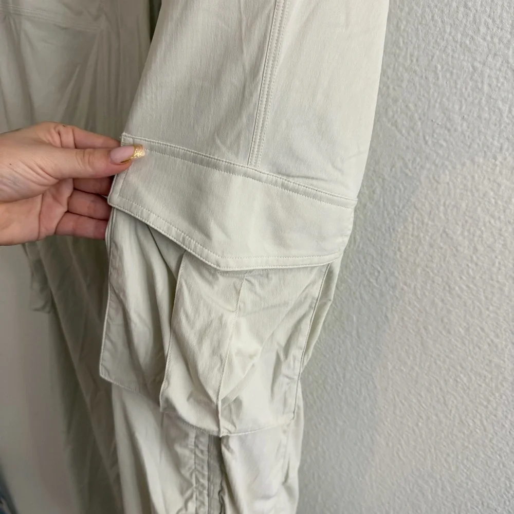 Lululemon Women’s Dance Studio Relaxed Fit Mid Rise Cargo Pant Untagged Size 12 - Picture 5 of 6